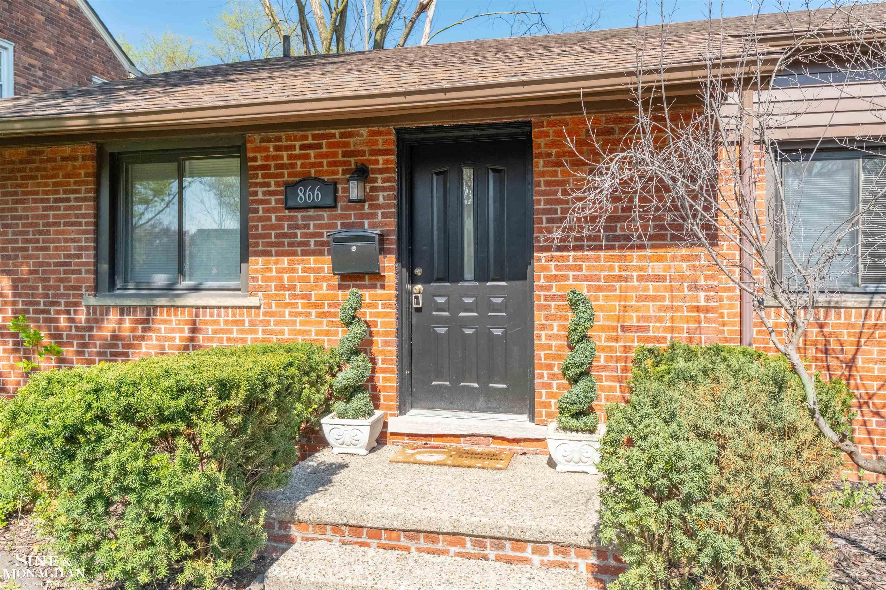 866 Lincoln Road Grosse Pointe, MI 48230 - Photo 2 of 34