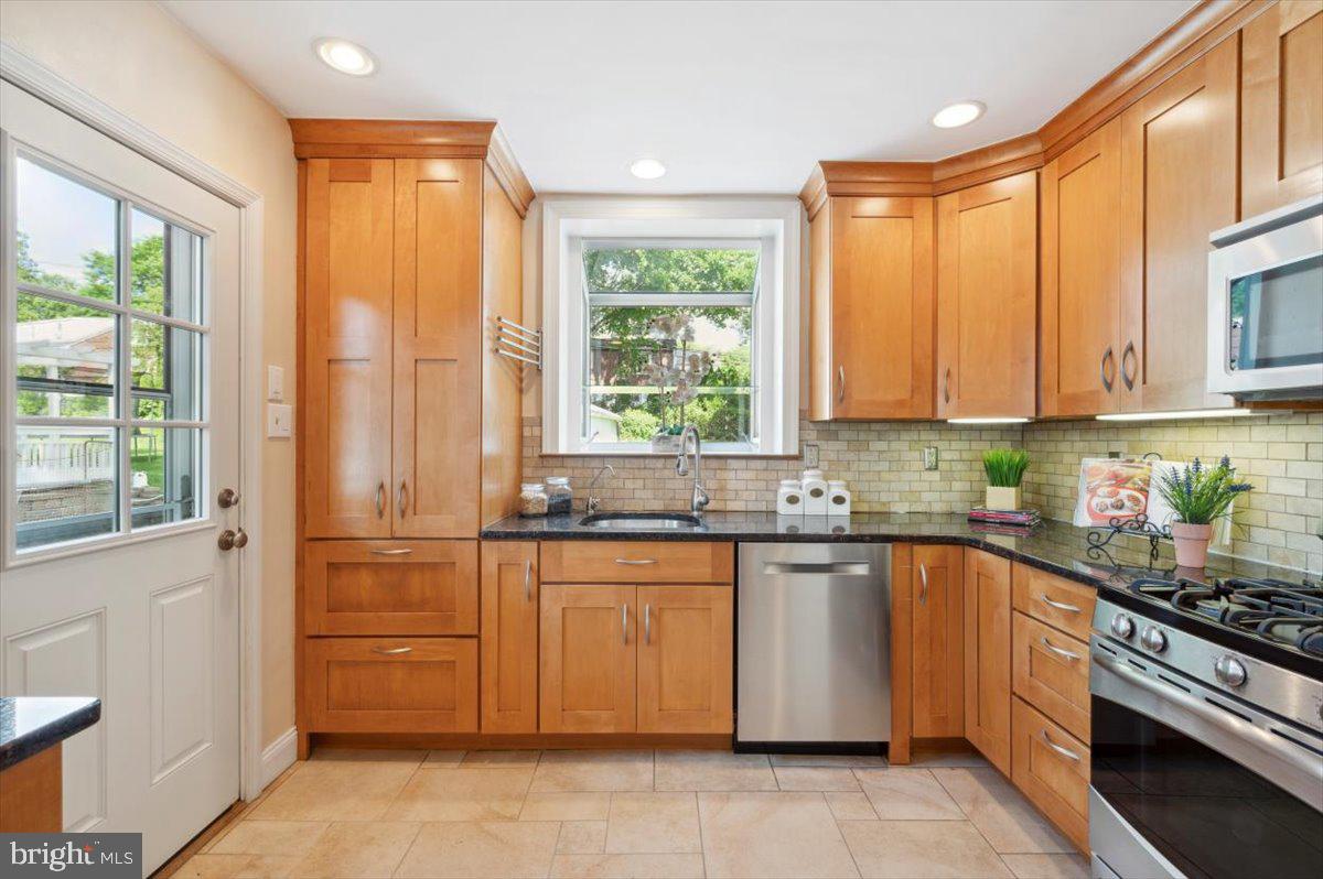 133 Golf Hills Road Havertown, PA 19083 - Photo 14 of 41