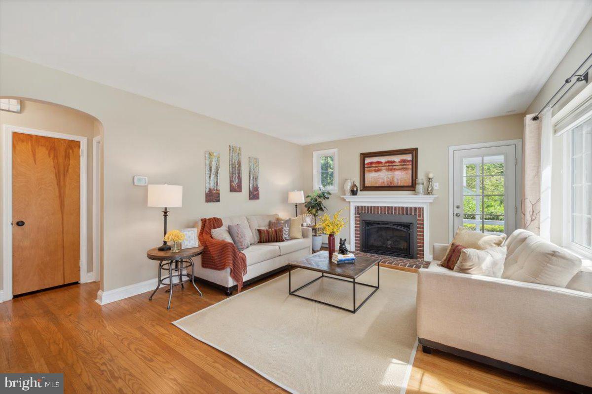 133 Golf Hills Road Havertown, PA 19083 - Photo 2 of 41
