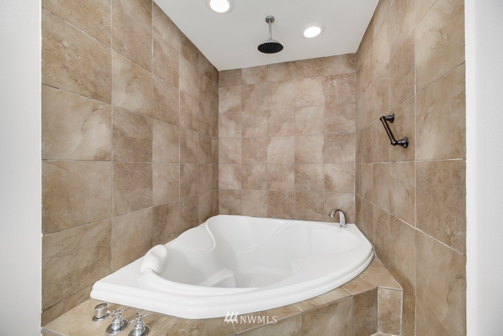 22317 4th Avenue Southeast Bothell, WA 98021 - Photo 13 of 29