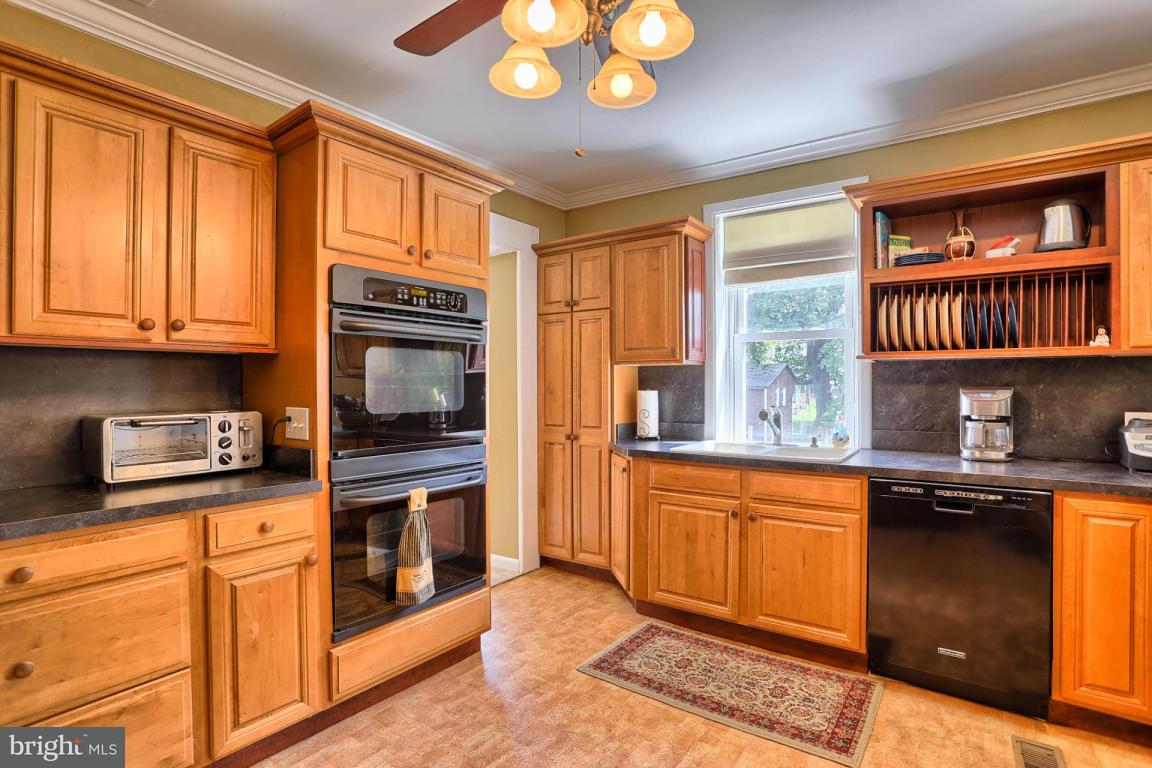 215 North Liberty Street Lititz, PA 17543 - Photo 22 of 35