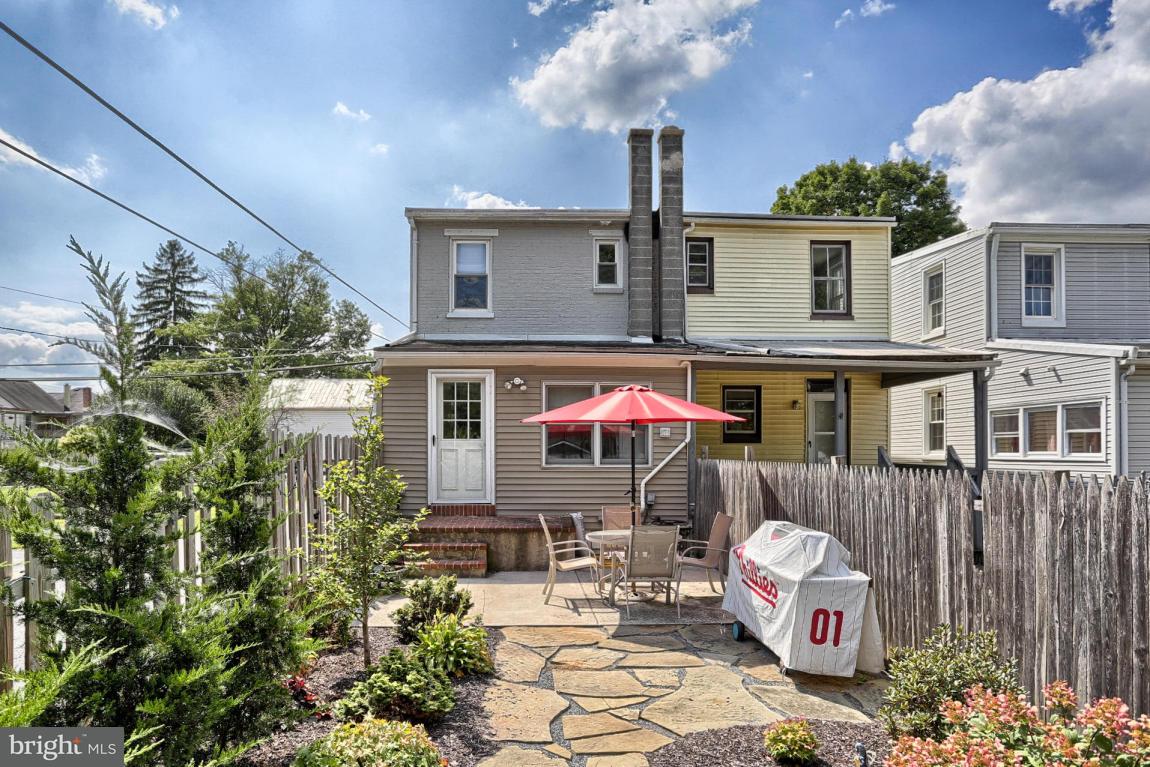 215 North Liberty Street Lititz, PA 17543 - Photo 4 of 35