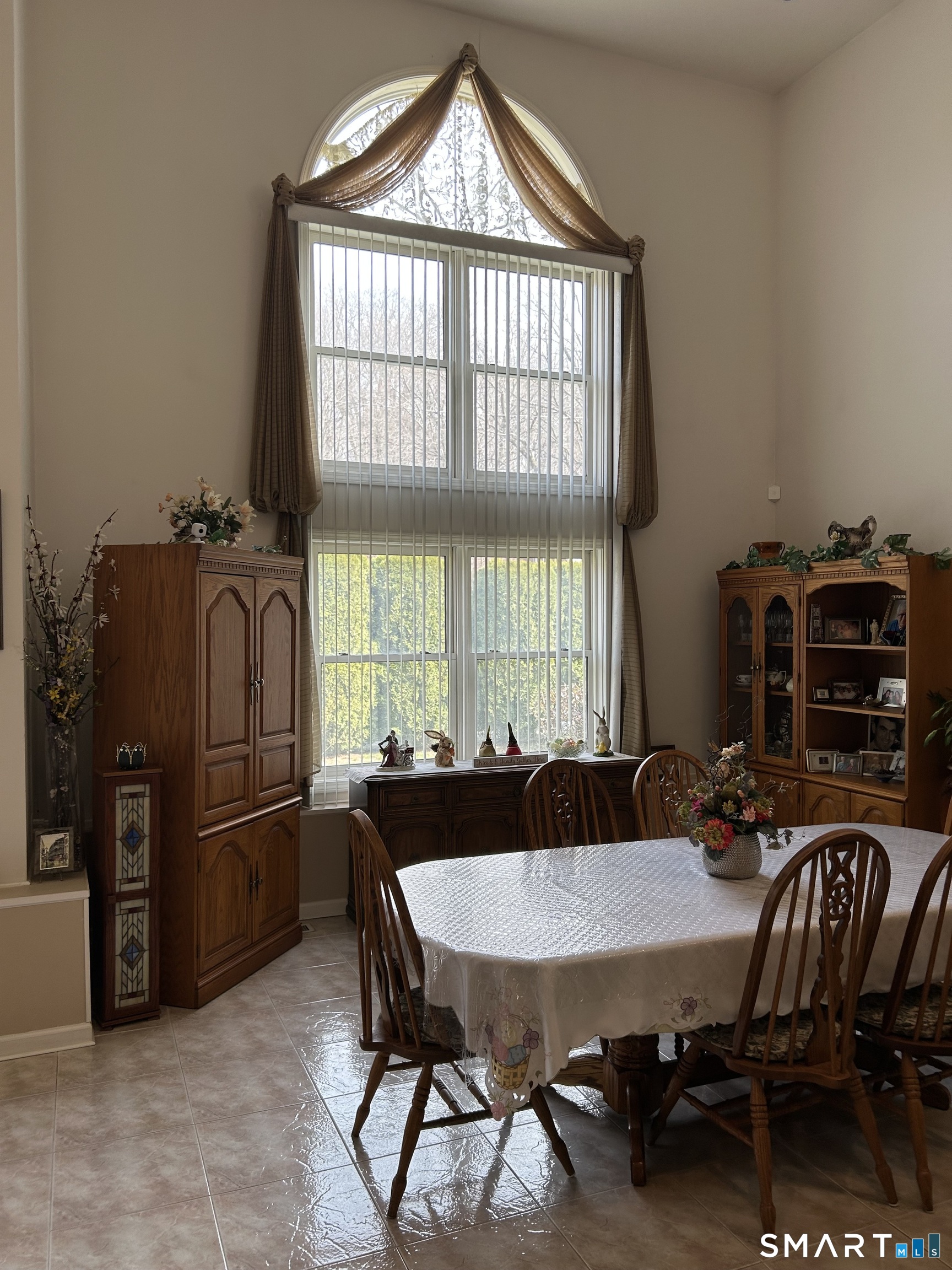 720 Circular Avenue Hamden, CT 06514 - Photo 4 of 35 a dining room with furniture and window