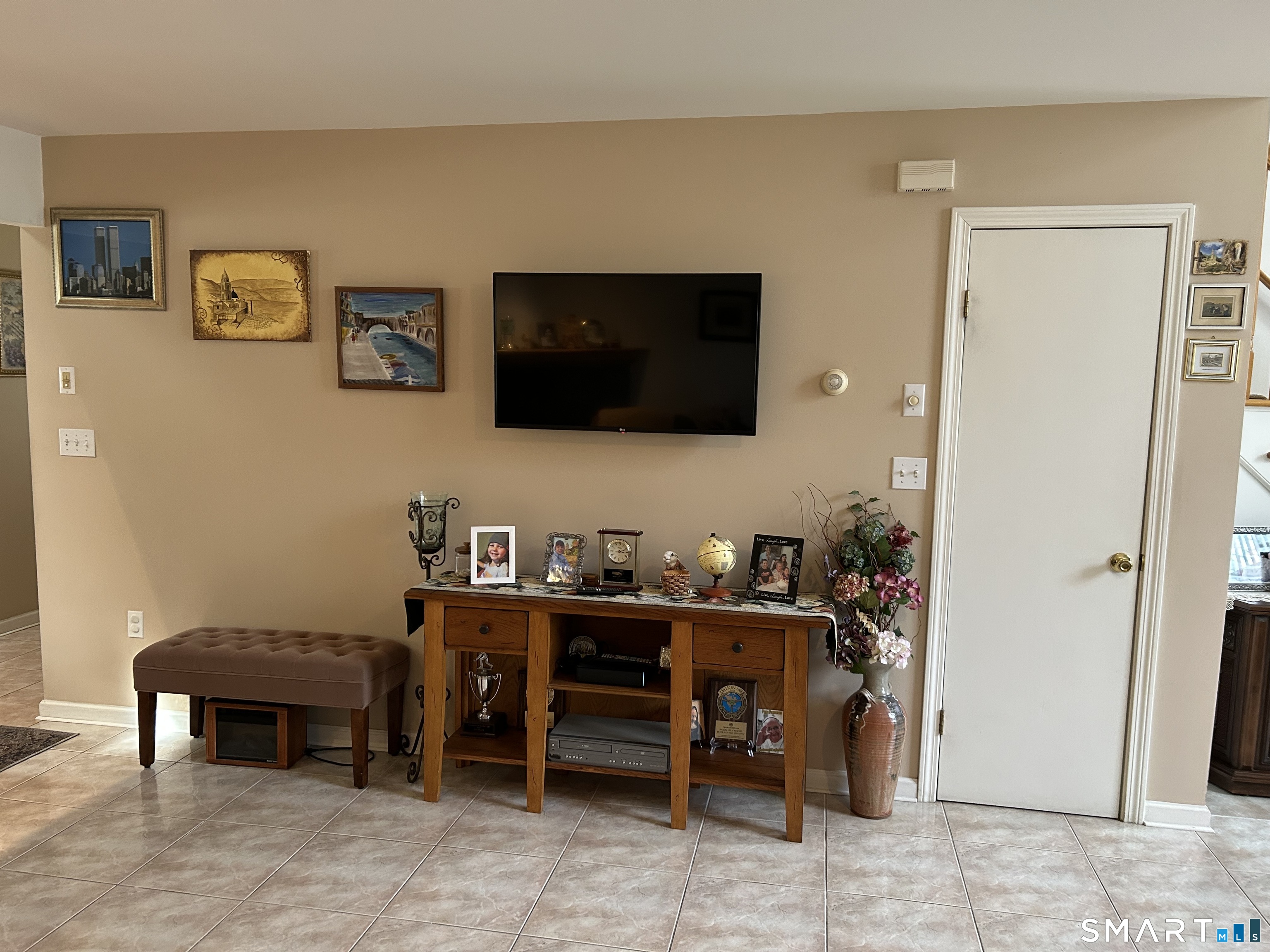 720 Circular Avenue Hamden, CT 06514 - Photo 8 of 35 a view of a livingroom with furniture