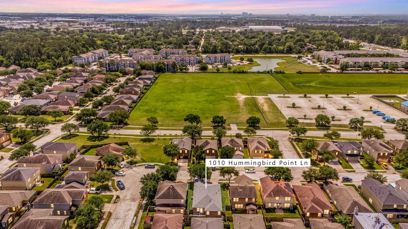 1010 Hummingbird Point Lane Houston, TX 77090 - Photo 25 of 26 Convenient location with easy access to major highways, shopping, dining, and Bush Airport.