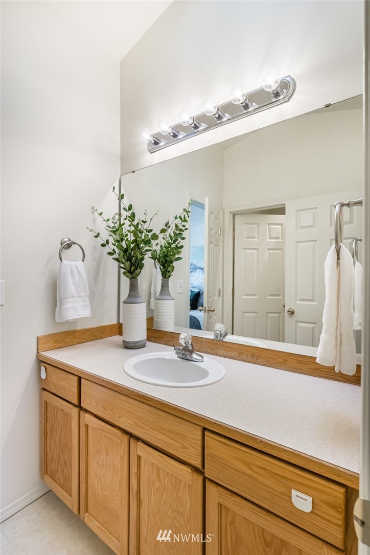8814 Midvale Avenue North, Unit A Seattle, WA 98103 - Photo 11 of 13 Gallery Image 11