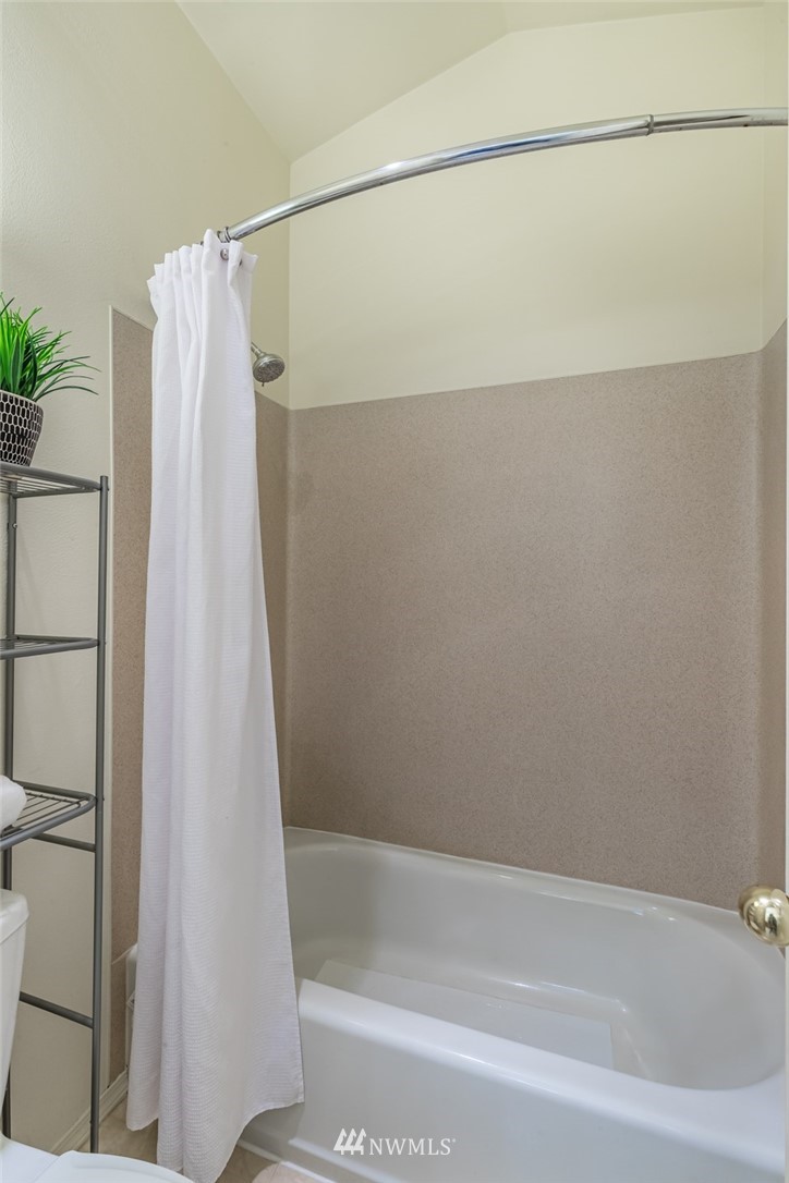 8814 Midvale Avenue North, Unit A Seattle, WA 98103 - Photo 12 of 13 Gallery Image 12