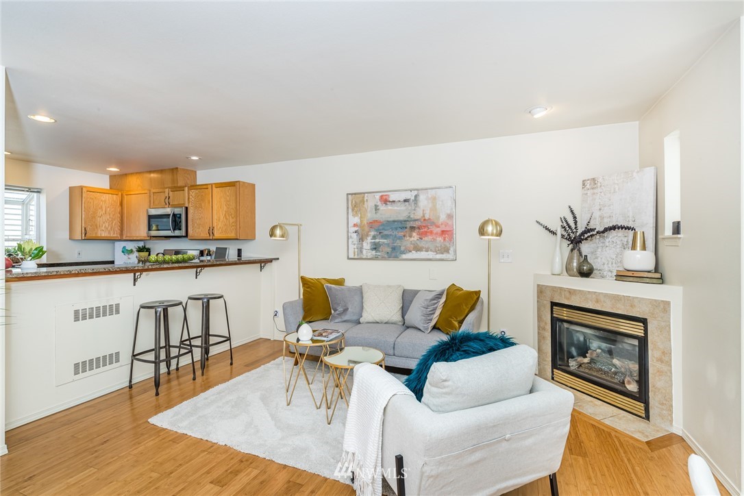 8814 Midvale Avenue North, Unit A Seattle, WA 98103 - Photo 3 of 13 Gallery Image 3