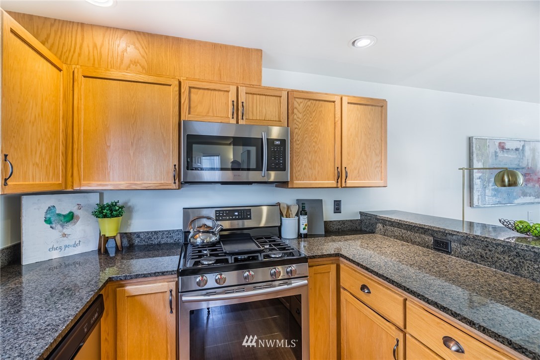 8814 Midvale Avenue North, Unit A Seattle, WA 98103 - Photo 4 of 13 Gallery Image 4