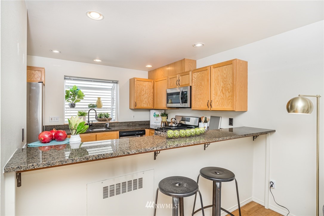 8814 Midvale Avenue North, Unit A Seattle, WA 98103 - Photo 5 of 13 Gallery Image 5