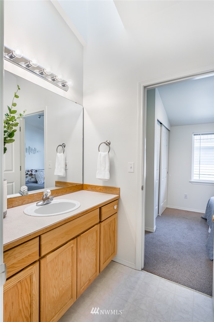 8814 Midvale Avenue North, Unit A Seattle, WA 98103 - Photo 9 of 13 Gallery Image 9