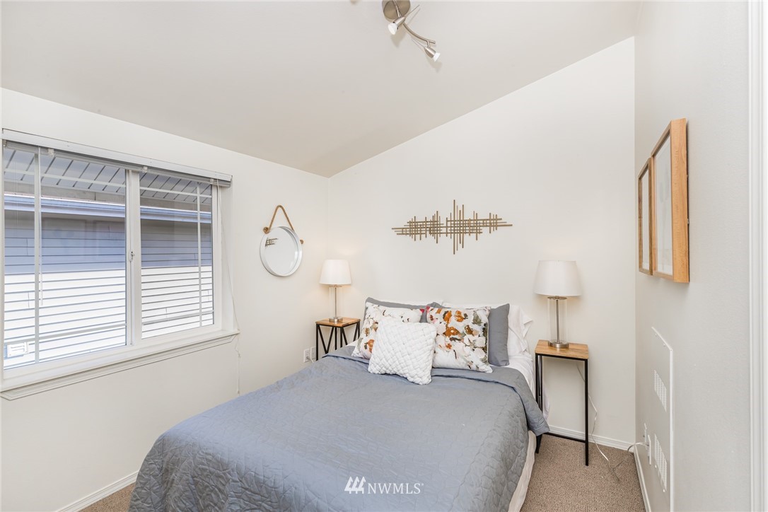 8814 Midvale Avenue North, Unit A Seattle, WA 98103 - Photo 10 of 13 Gallery Image 10