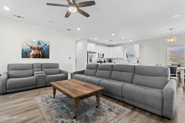 $670,000 | 2524 Beach Boulevard, Biloxi, MS 39531