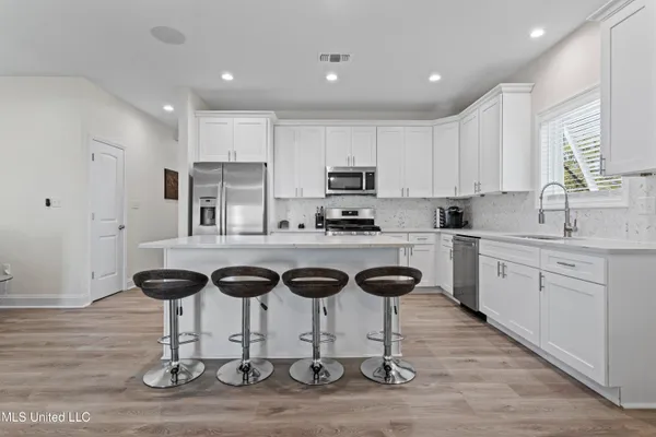 $670,000 | 2524 Beach Boulevard, Biloxi, MS 39531