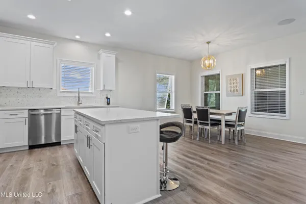 $670,000 | 2524 Beach Boulevard, Biloxi, MS 39531