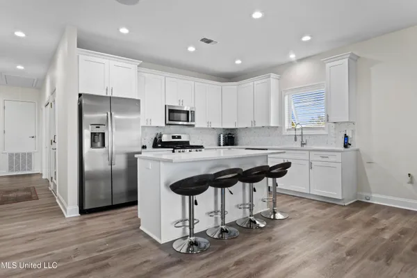 $670,000 | 2524 Beach Boulevard, Biloxi, MS 39531