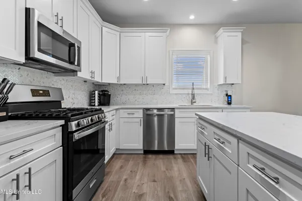 $670,000 | 2524 Beach Boulevard, Biloxi, MS 39531