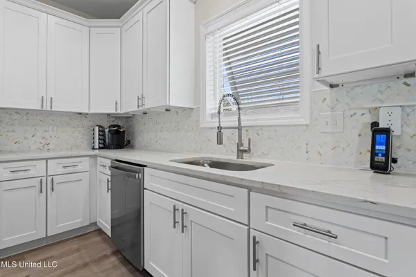 $670,000 | 2524 Beach Boulevard, Biloxi, MS 39531