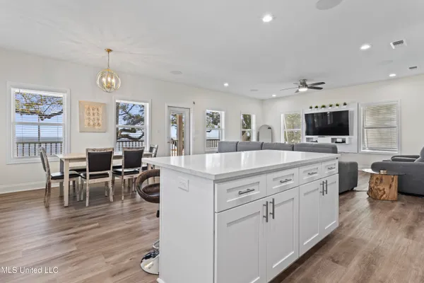 $670,000 | 2524 Beach Boulevard, Biloxi, MS 39531