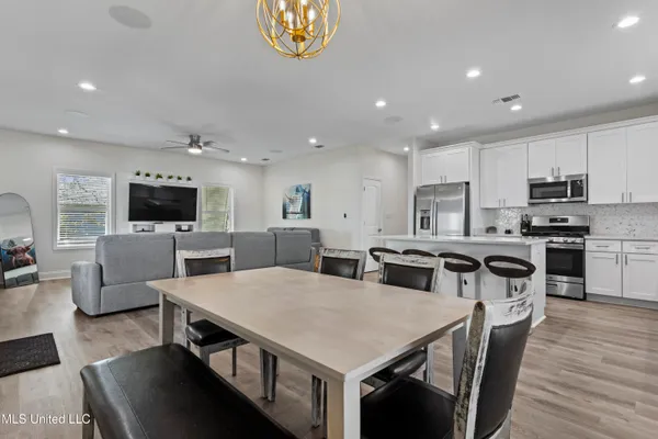 $670,000 | 2524 Beach Boulevard, Biloxi, MS 39531