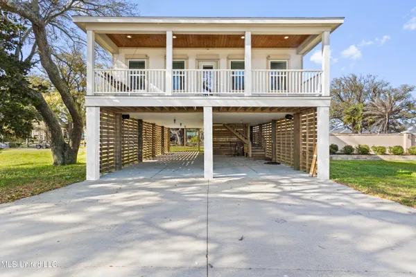 $670,000 | 2524 Beach Boulevard, Biloxi, MS 39531