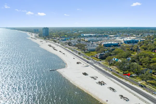 $670,000 | 2524 Beach Boulevard, Biloxi, MS 39531