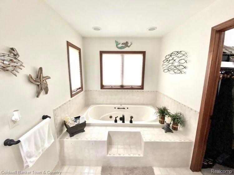 4233 Augusta Court Howell, MI 48843 - Photo 22 of 49 Relaxing Jetted Tub!!
