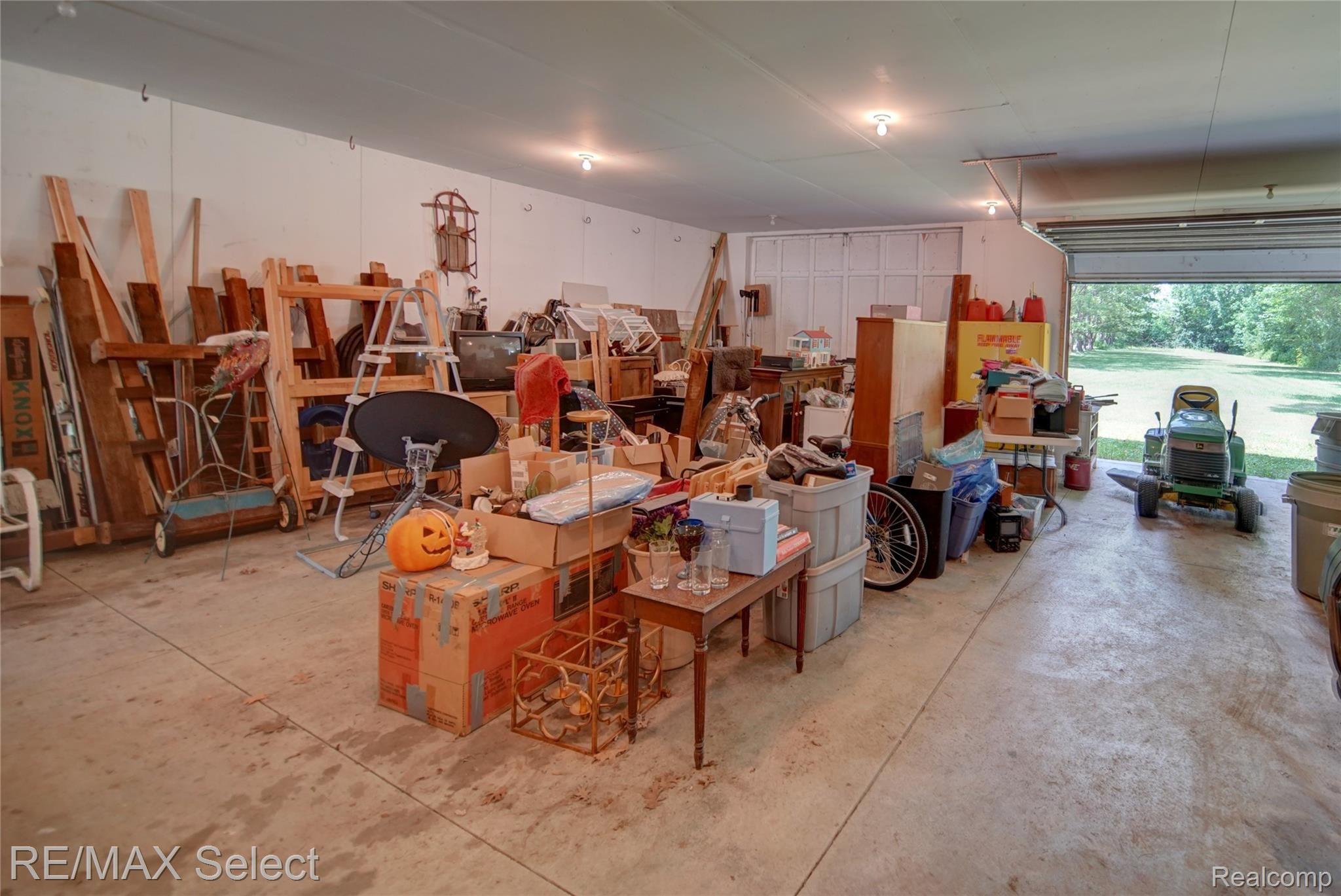 6064 Corunna Road Flint, MI 48532 - Photo 11 of 30 6064 Corunna Road 24.jpg
