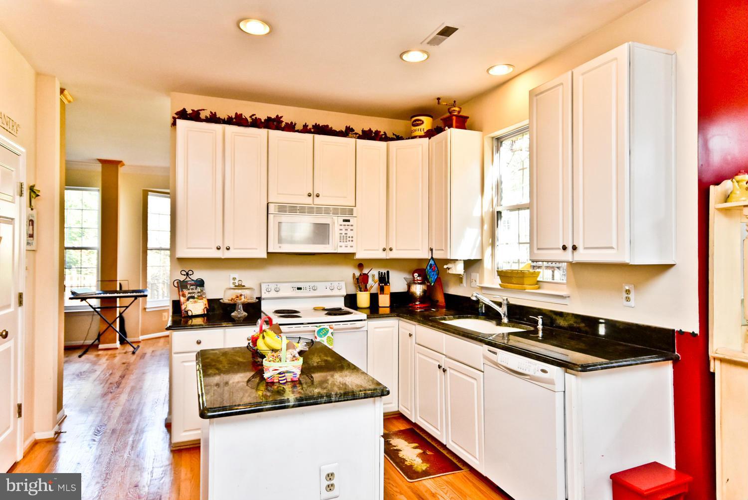 2805 Billhimer Court Crofton, MD 21114 - Photo 6 of 30 Kitchen