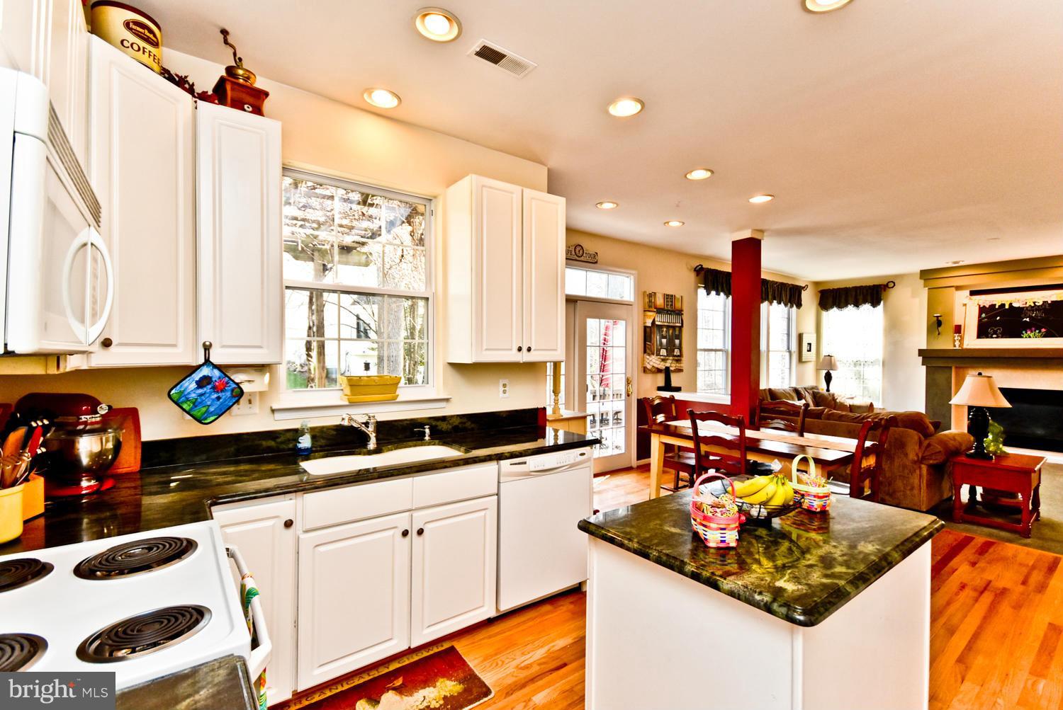 2805 Billhimer Court Crofton, MD 21114 - Photo 7 of 30 Kitchen