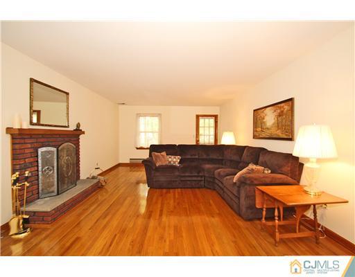 294 Hamlin Road North Brunswick, NJ 08902 - Photo 4 of 25 Gallery Image 4