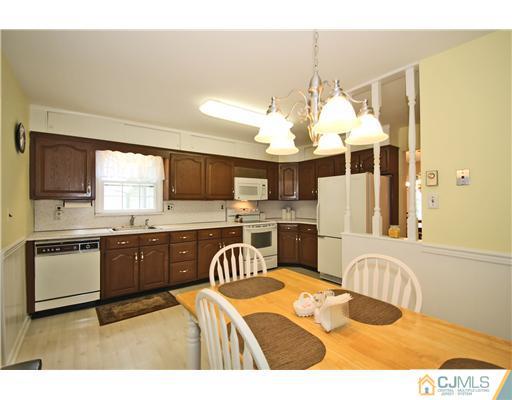 294 Hamlin Road North Brunswick, NJ 08902 - Photo 8 of 25 Gallery Image 8