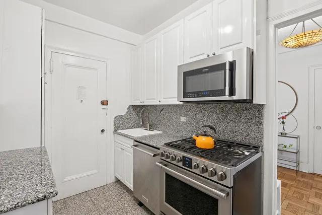 $797,000 | 305 West 86th Street, Unit 8A | Upper West Side