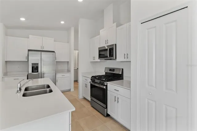 $2,900 | 9136 Tequila Sunrise Drive, Sarasota, FL 34241