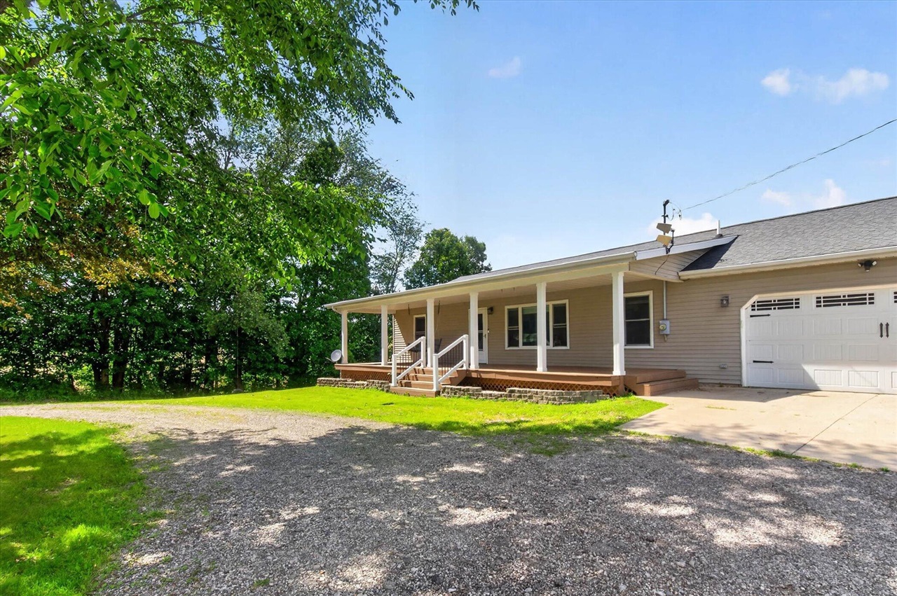 4722 Root Station Road Jackson, MI 49201 - Photo 5 of 47