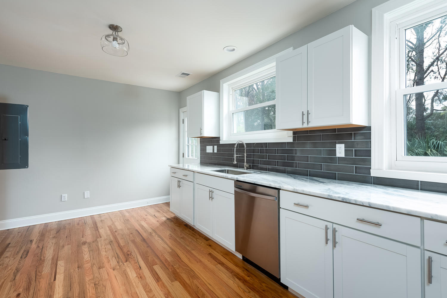 323 Wappoo Road Charleston, SC 29407 - Photo 8 of 26 323 Wappoo Road