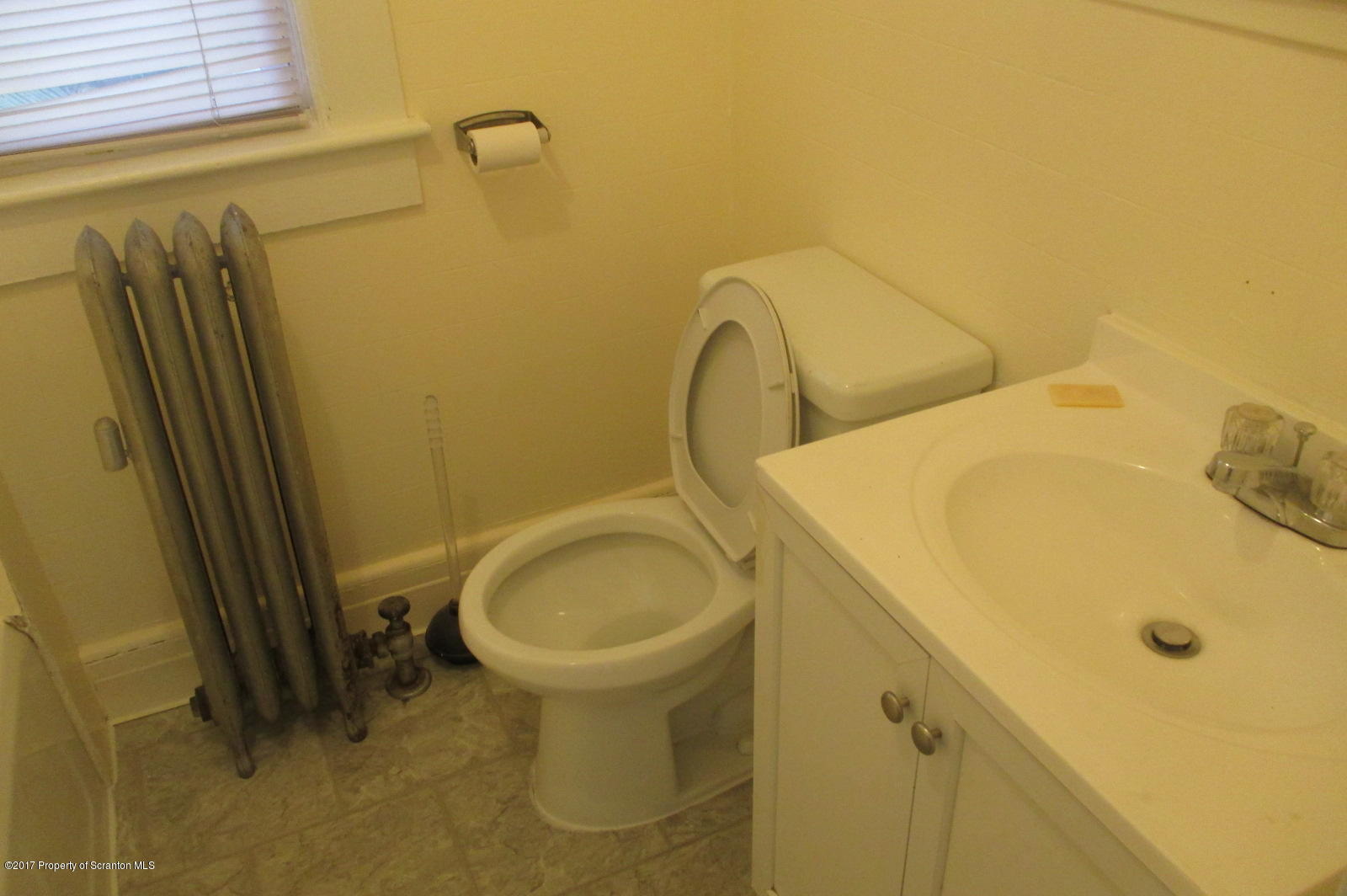 2036 Rigg Street Dunmore, PA 18512 - Photo 10 of 33