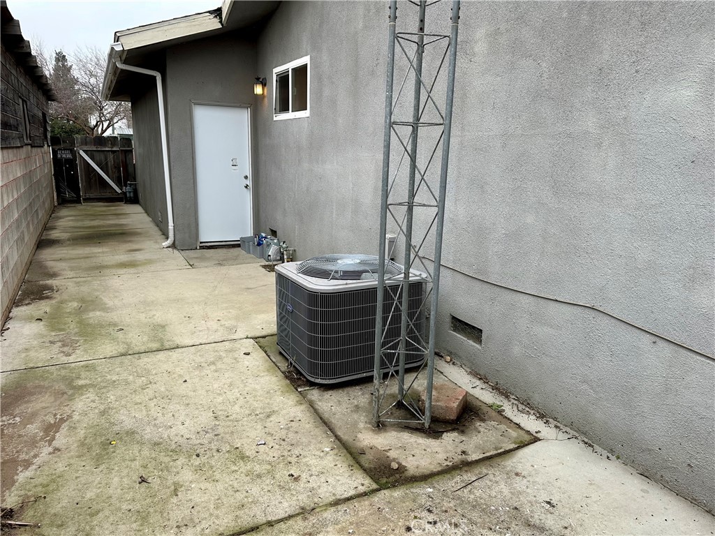 1231 7th Street Livingston, CA 95334 - Photo 38 of 39 a view of an empty room