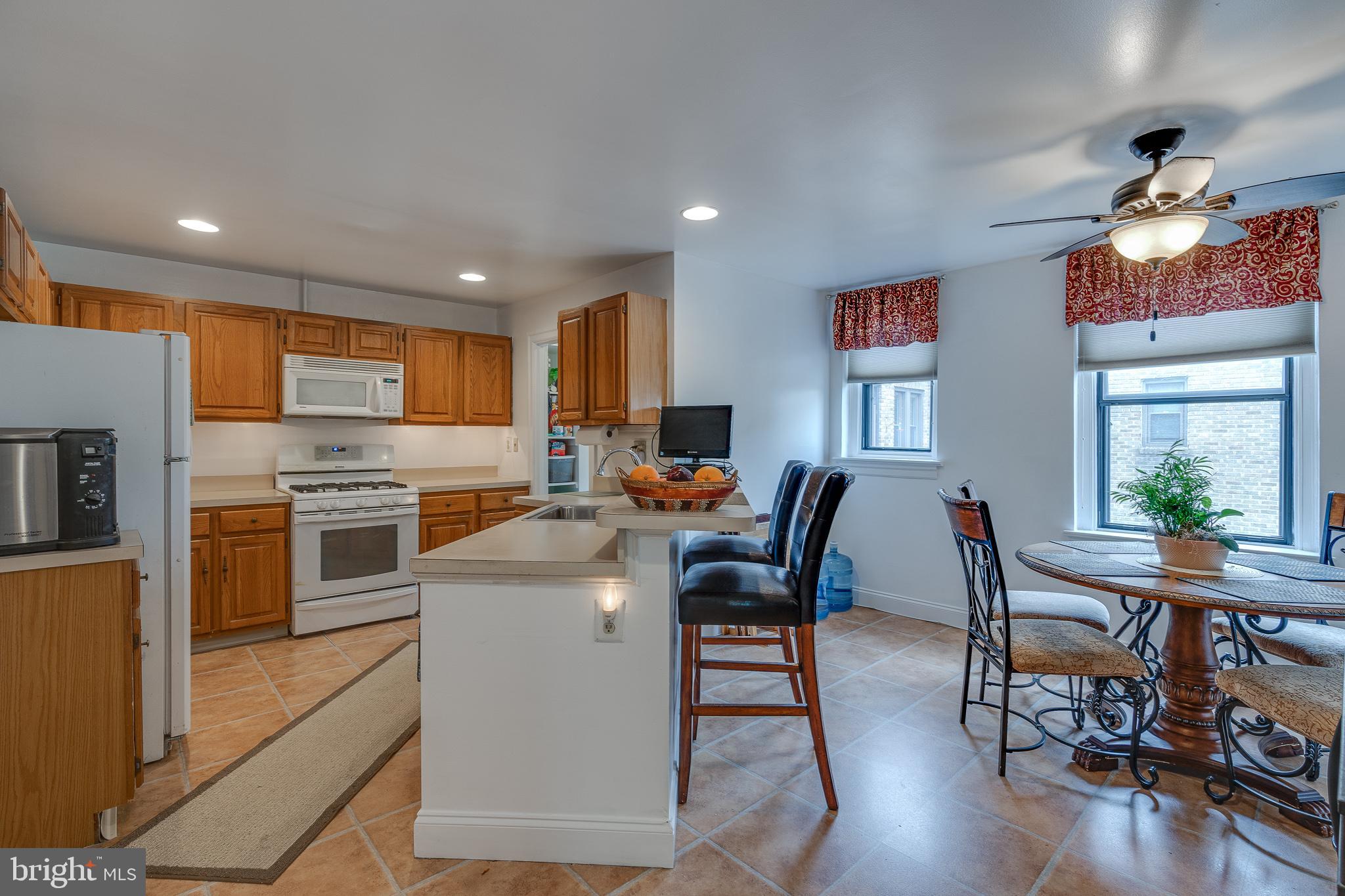 900 Valley Road, Unit B401 Elkins Park, PA 19027 - Photo 11 of 30 Kitchen