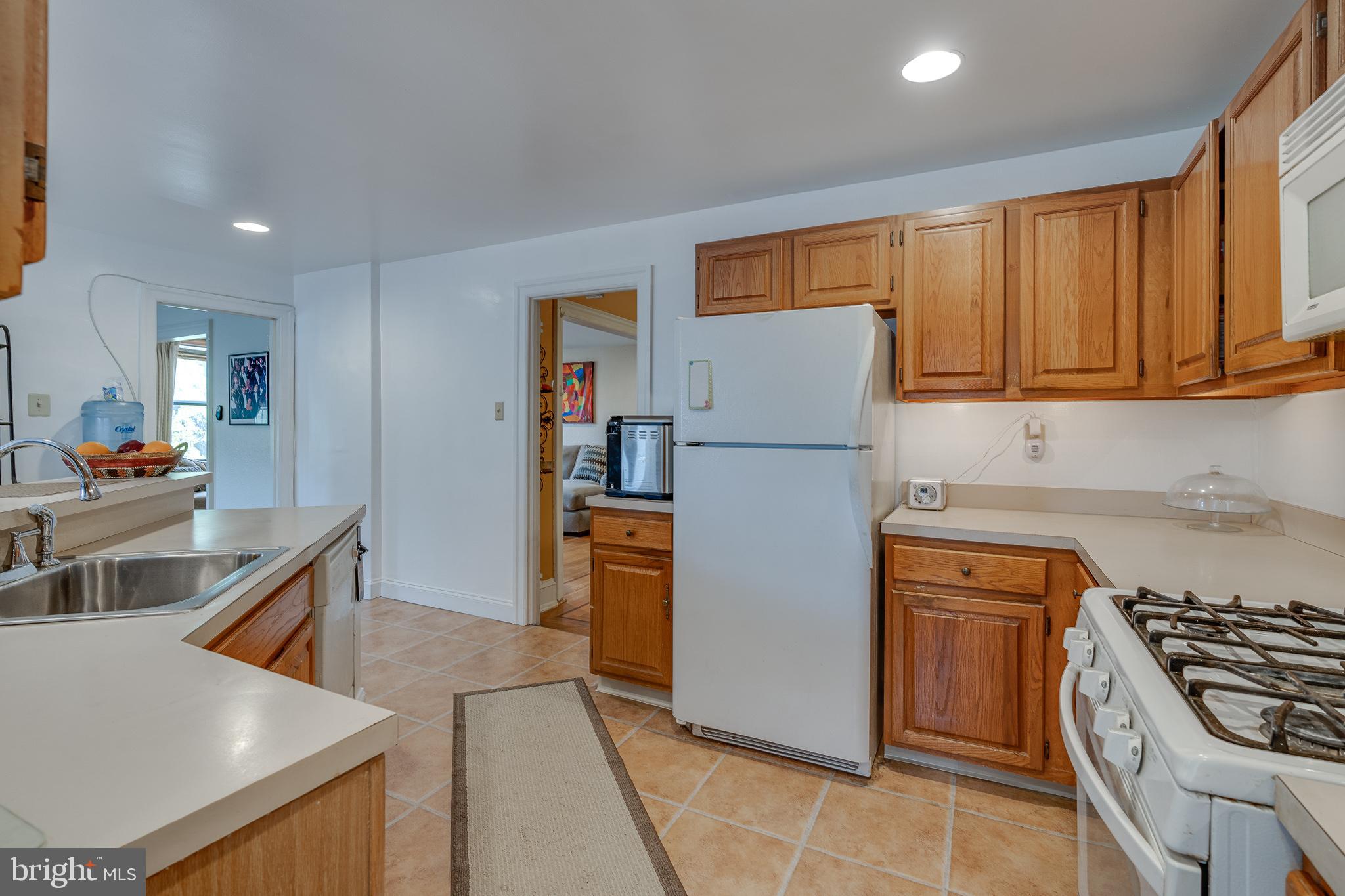 900 Valley Road, Unit B401 Elkins Park, PA 19027 - Photo 12 of 30 Kitchen