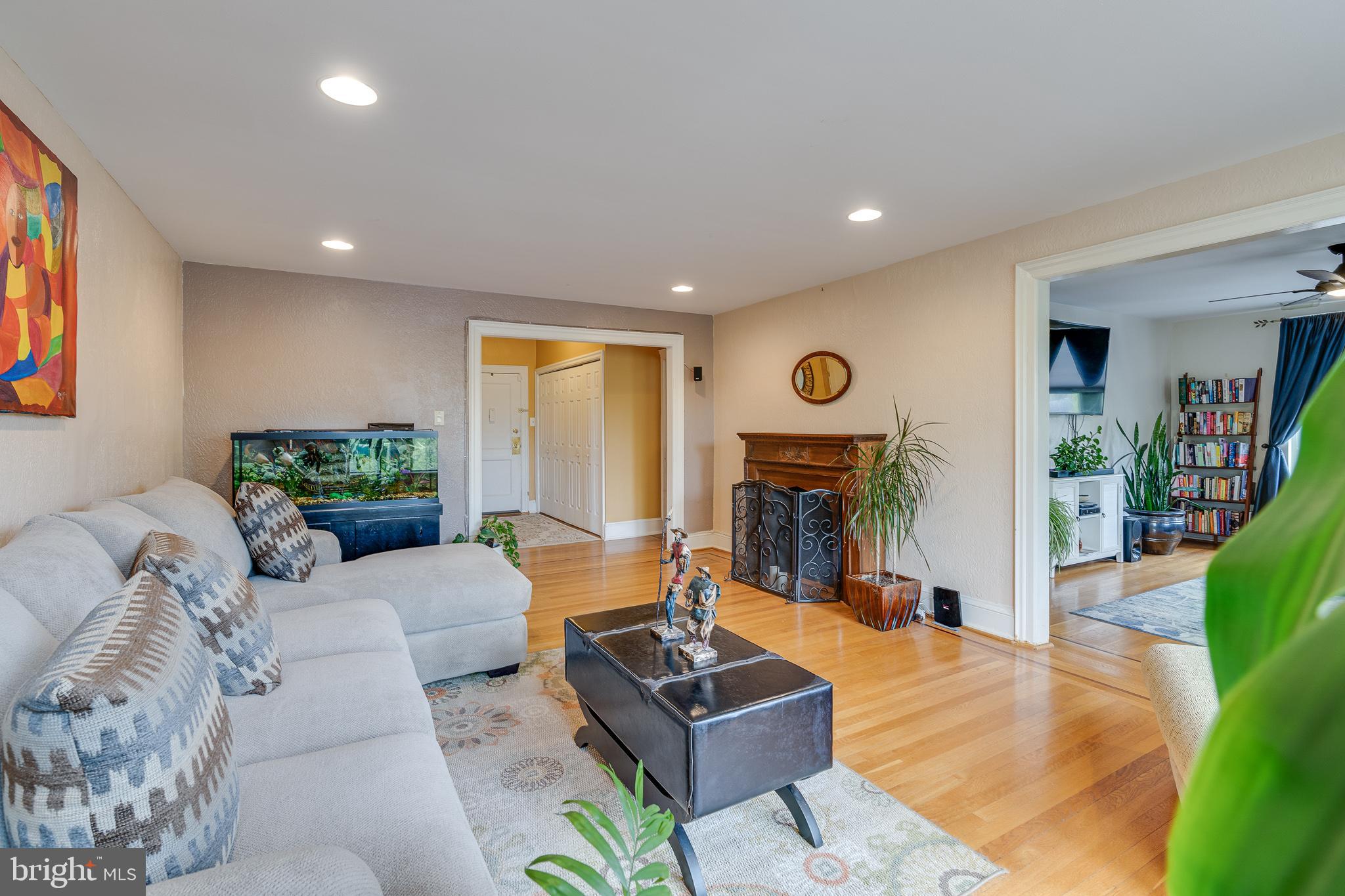 900 Valley Road, Unit B401 Elkins Park, PA 19027 - Photo 13 of 30 Living Room