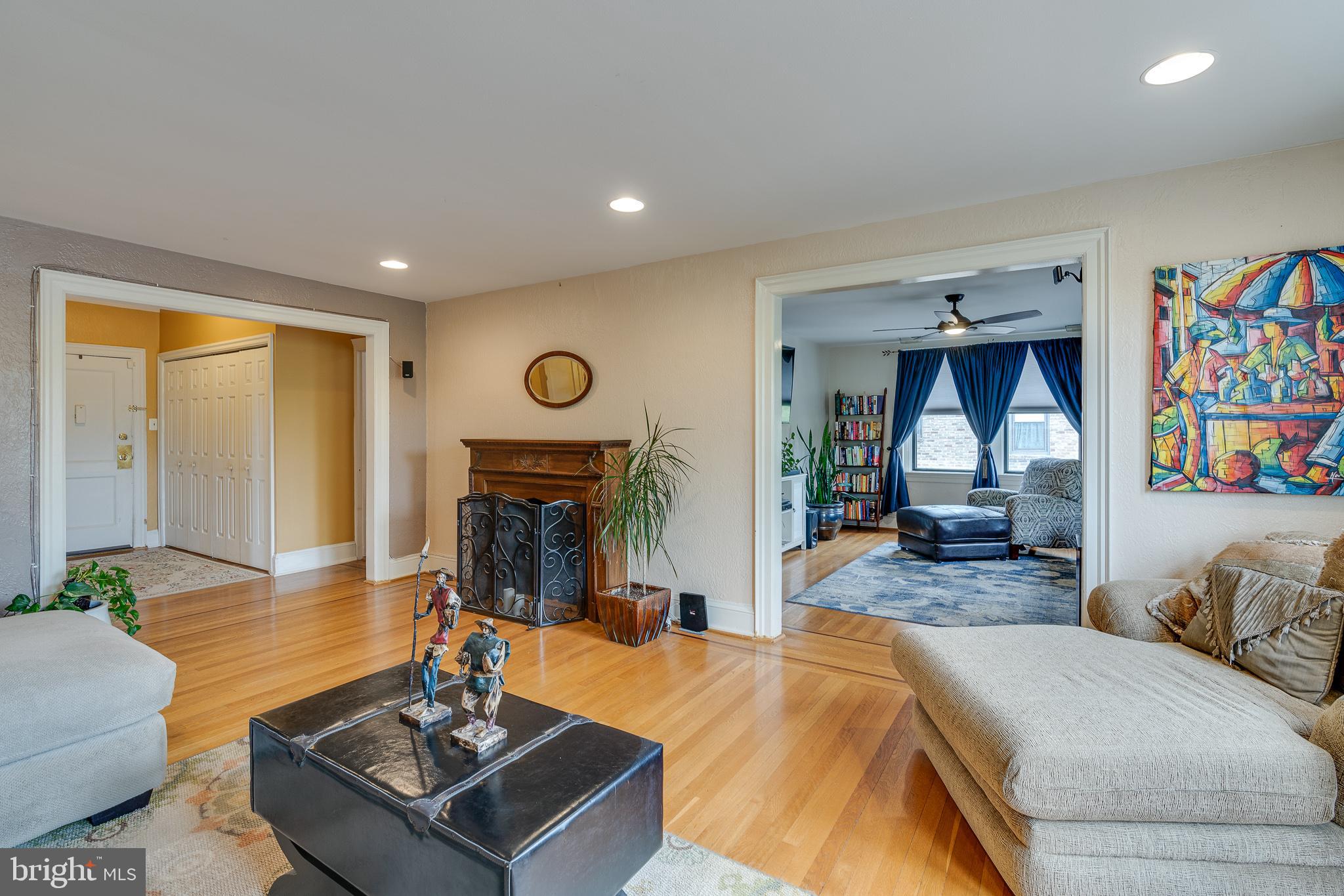 900 Valley Road, Unit B401 Elkins Park, PA 19027 - Photo 14 of 30 Livng Room