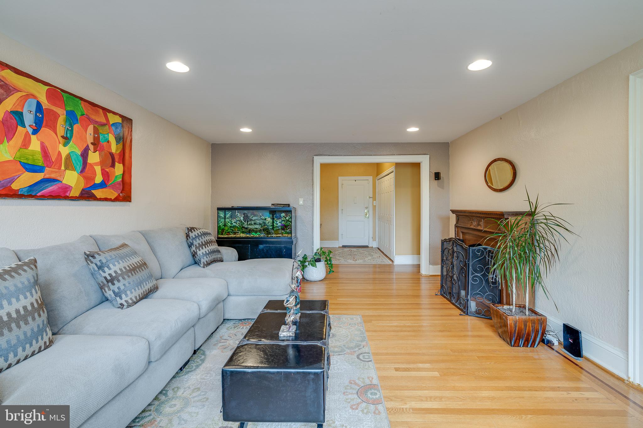 900 Valley Road, Unit B401 Elkins Park, PA 19027 - Photo 15 of 30 Living Room