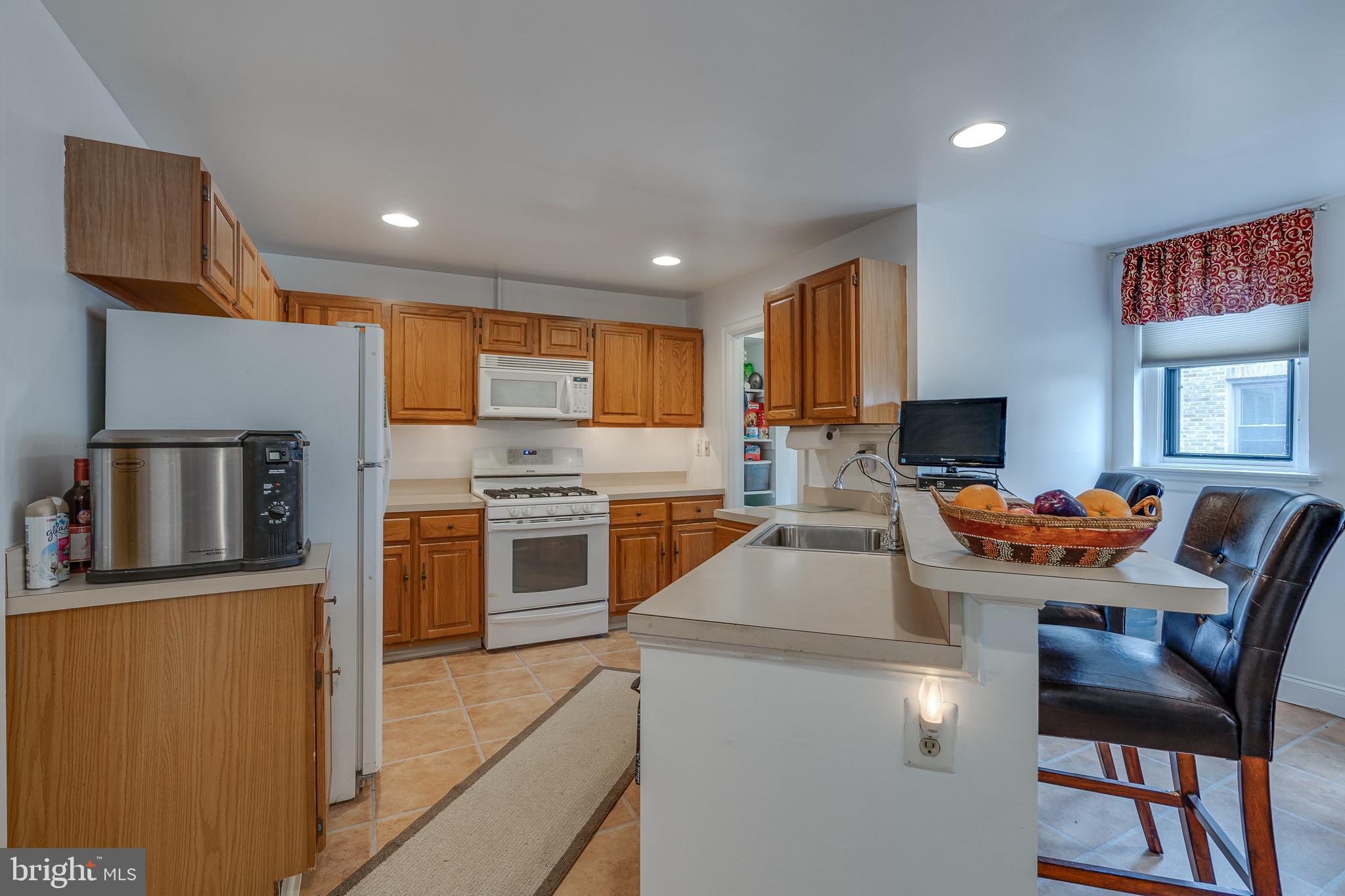 900 Valley Road, Unit B401 Elkins Park, PA 19027 - Photo 10 of 30 Kitchen