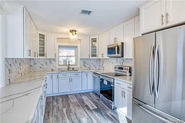 $4,500 | 30 Whitfield Lane, Coram, NY 11727