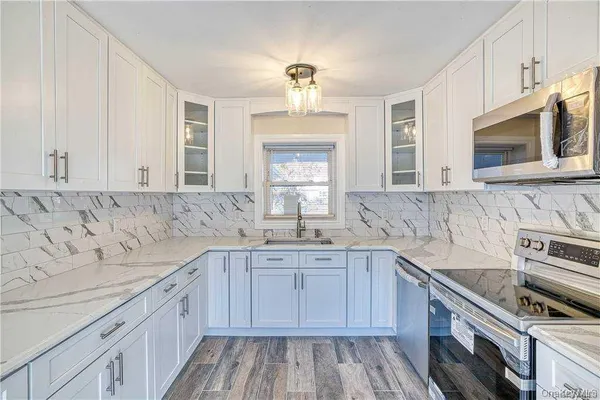 $4,500 | 30 Whitfield Lane, Coram, NY 11727