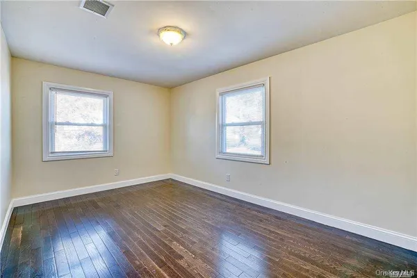 $4,500 | 30 Whitfield Lane, Coram, NY 11727