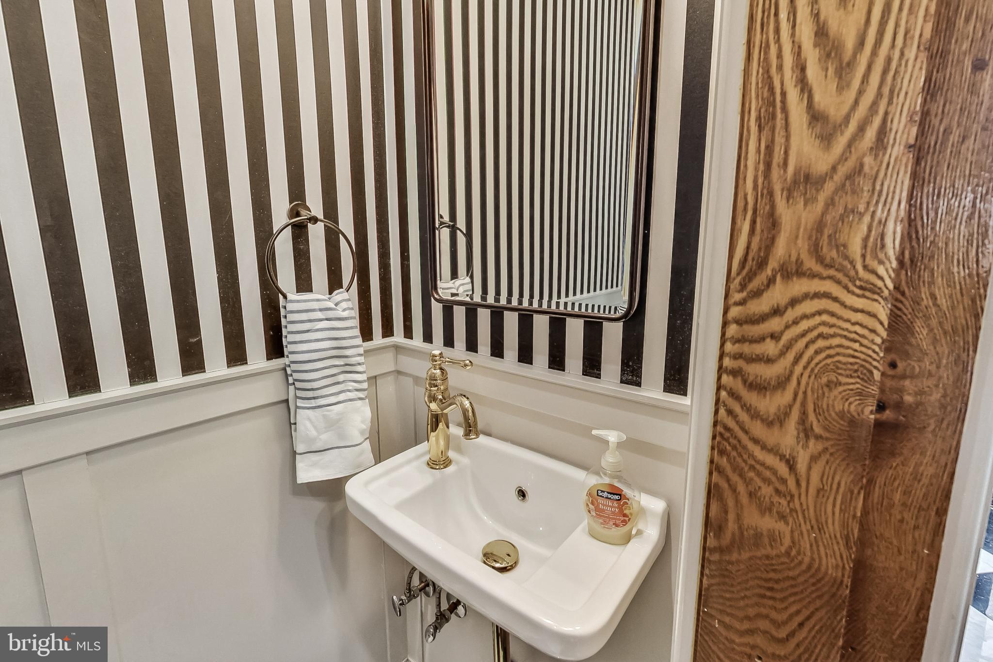 906 8th Street Northeast Washington, DC 20002 - Photo 12 of 46