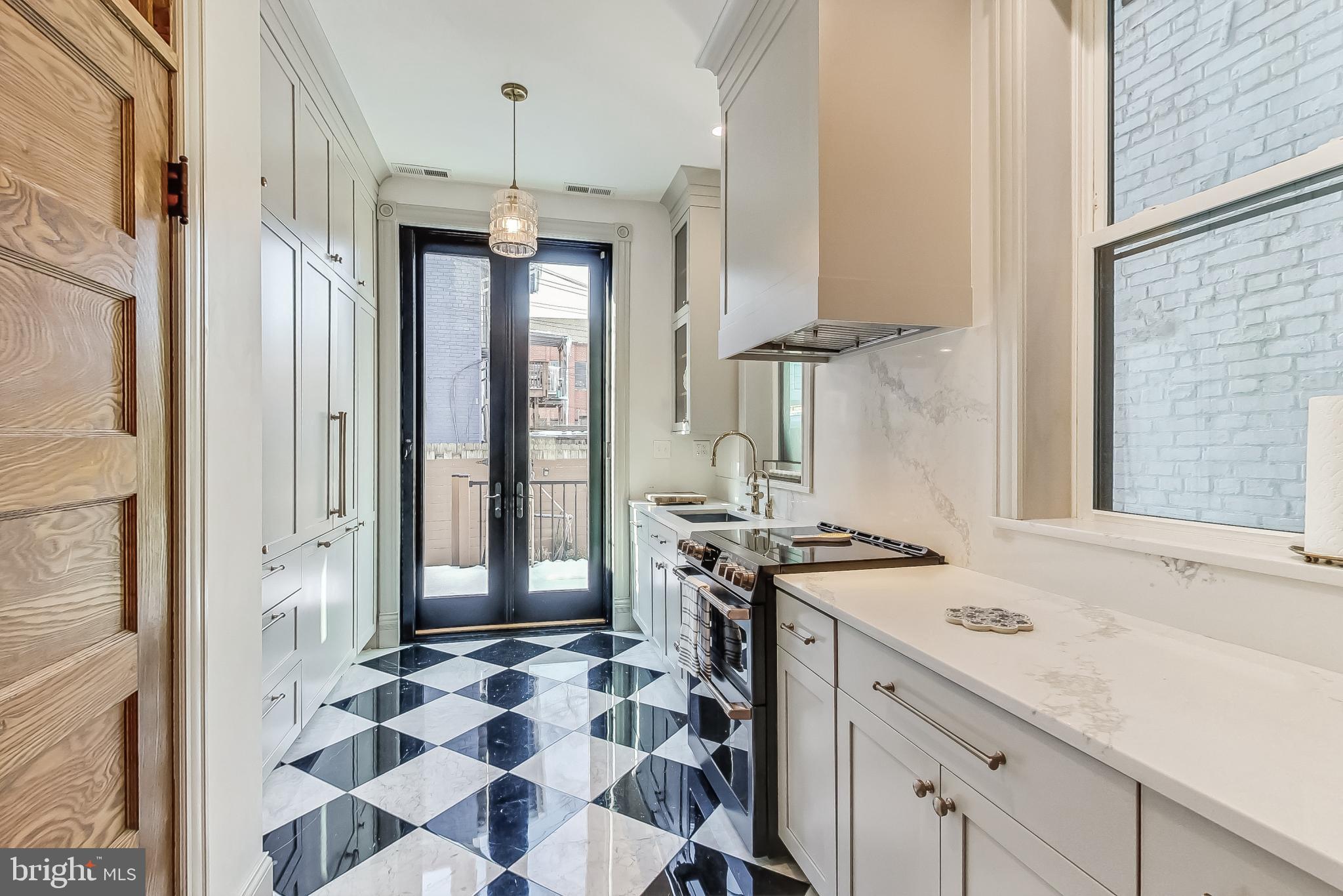 906 8th Street Northeast Washington, DC 20002 - Photo 10 of 46