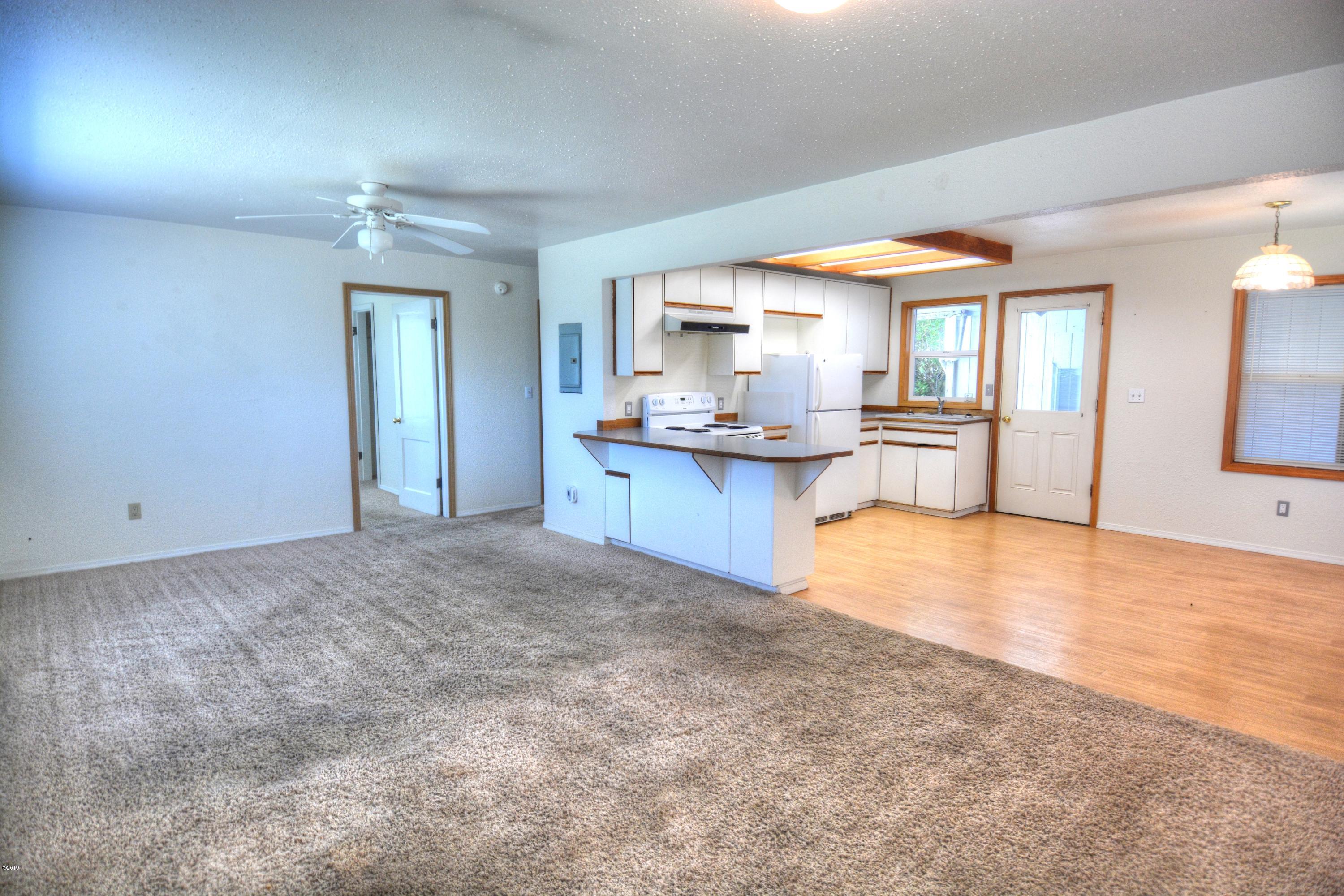 529 Southwest 5th Street Newport, OR 97365 - Photo 5 of 14 Open Living Area